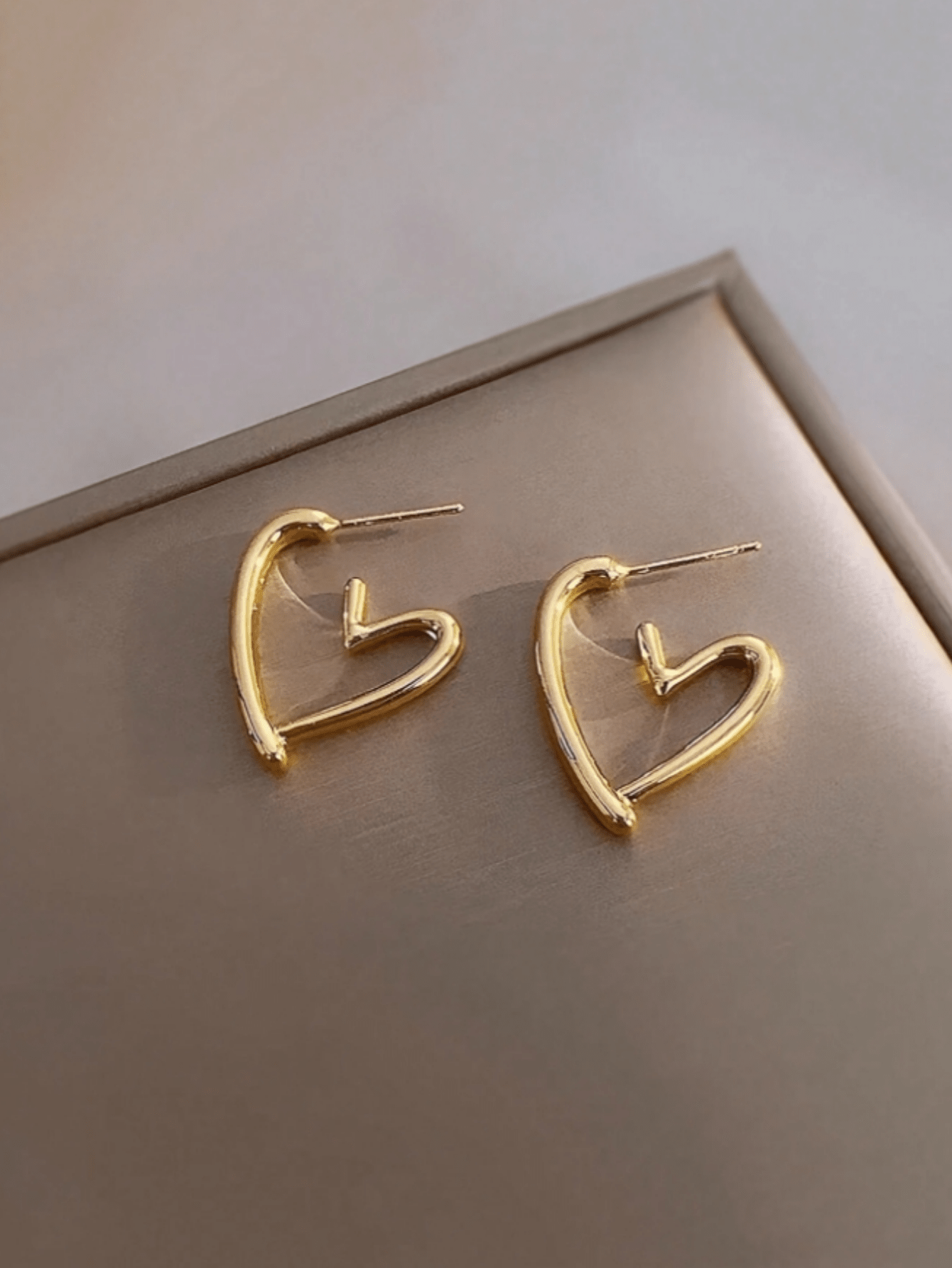 1 Pair Heart-Shaped Gold Hoop  - Women'S Fashion Earrings のレビューと価格