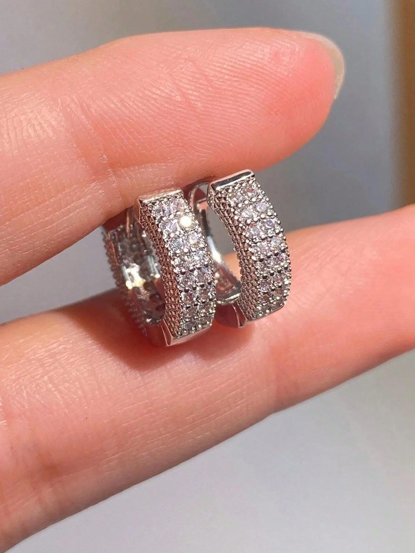 Cubic Zirconia Studded Hoop Ea - Women'S Fashion Earrings のレビューと価格