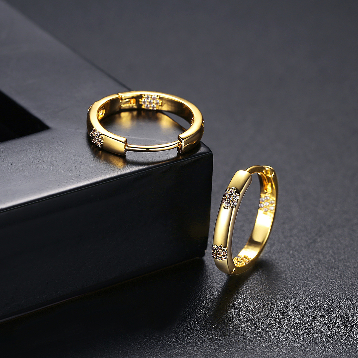 PINANNIE 18K Gold Plated Huggi - Women Fashion Online Shopping のレビューと価格
